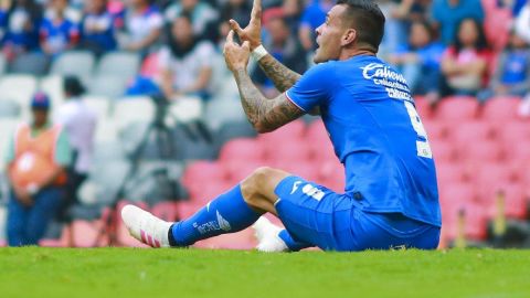 Milton Caraglio de la Máquina Celeste del Cruz Azul se acaba de lesionar.