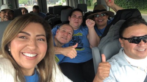 Cientos de activistas y manifestantes viajaron a Albany a presionar por la ley de permisos de manejo para todos