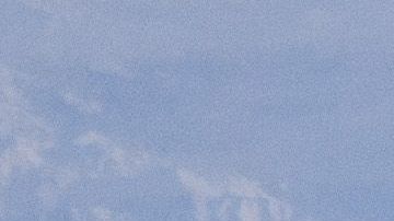 El Udina está cercano al Kliuchevskoi (del que emana una columna de humo).