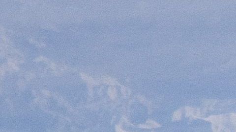 El Udina está cercano al Kliuchevskoi (del que emana una columna de humo).