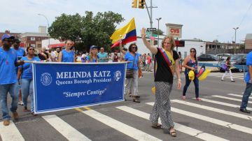 Melinda Katz, durante un desfile hispano en Queens