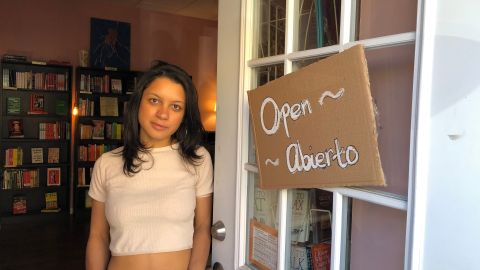 María Herrón, dueña de la librería Mil Mundos de Bushwick.