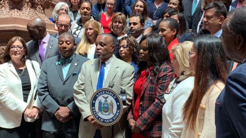 Foto en Twitter de la NYC Mayor's Office of Minority & Women-Owned Business Enterprises (M/WBEs) con la delegación en Albany para negociar los cambios y la renovación del programa de empresas minoritarias./@NYCMWBE