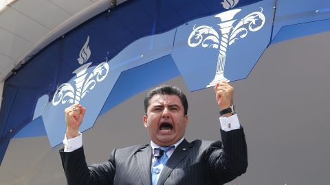 Naasón Joquín García oficia una misa en la ciudad de Guadalajara, en agosto de 2015.