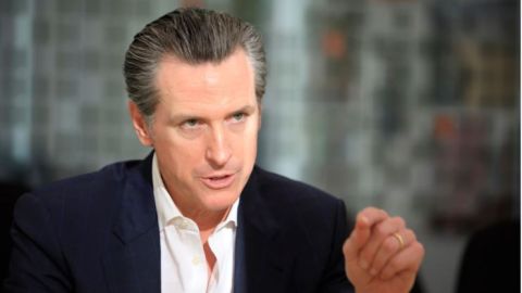 El gobernador Gavin Newsom propone reinstaurar el mandato de salud. Foto: Alvaro Corzo