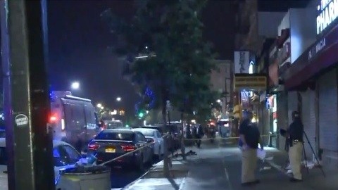 NYPD en la escena anoche, en el Alto Manhattan