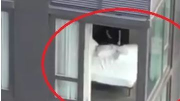 Un detalle en el departamento de abajo ha hecho que el video sea viral.