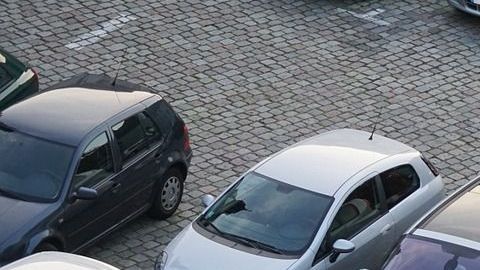 parking-825371_1280