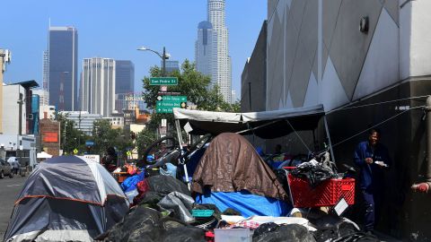 El número de personas en tiendas y refugios improvisados ​​aumentó un 17% y el número de personas en vehículos aumentó un 5%.