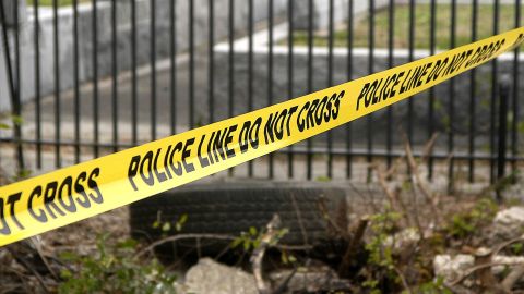 Los hechos ocurrieron el pasado 9 de abril, cuando la mujer fue hallada muerta en el patio trasero de su casa.