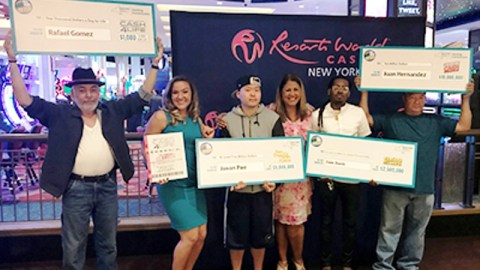 Rafael Gómez, el primero a la izquierda