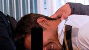 Rogelio “N” aparece riéndose en fotos tomadas durante su detención.