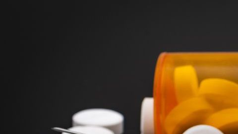 Pérez admitió que, entre diciembre de 2017 y enero de 2018, formuló opioides a falsos pacientes.