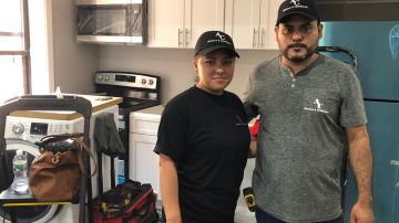 Joselyn Cárdenas y Cristobal Acosta son los dueños de Windows & Cleaning Inc./A. B. N.