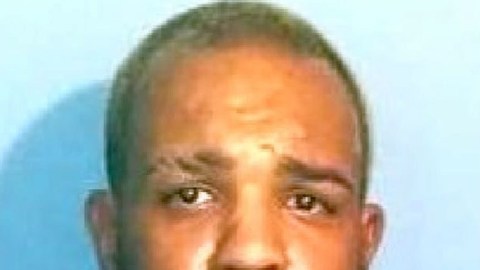 Rivas-Clase podría estar armado y se considera peligroso.