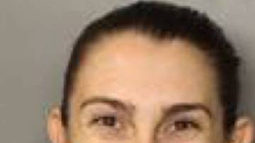 Oficial Tara O’Sullivan, y el sospechoso Adel Ramos en imágenes publicadas por el Departamento de Policía de Sacramento.