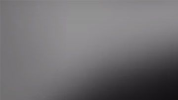 Al negarse a seguir colaborando con las autoridades, le ponen una bolsa en la cabeza para asfixiarlo.