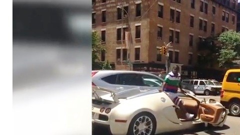 Tracy Morgan al bajarse del auto