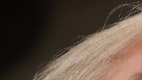 El presidente Trump presiona a su homólogo mexicano López Obrador sobre la inmigración de indocumentados.