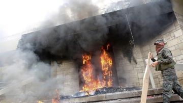 VIDEO: Así quemaron la embajada de Estados Unidos en Honduras tras protestas