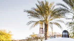 Aunque Waymo es la primera compañía en recibir un permiso sin un conductor en California, actualmente se permite que 60 fabricantes prueben vehículos autónomos en California con un conductor que pueda tomar control del vehículo