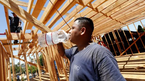 La “peligrosa ola de calor” podría superar los récords en algunos lugares.