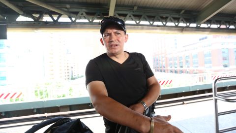 El ecuatoriano Henry Parra valora la movilidad que garantiza una licencia de conducir, pero reconoce que hay miedo en los inmigrantes.