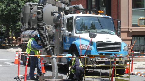 Trabajadores de Con Edison en calle de NYC, 2019.