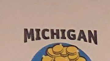 Robert Sopsich y Dillan Dybilas con su gran premio de lotería.