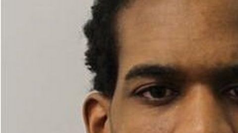 Lewis, acusado de dos violaciones y asesinato.