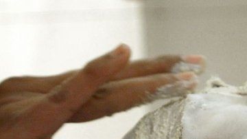 Los tratamientos faciales y blanqueadores frecuentemente se conocen como "limpieza" de color.