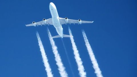 Las estelas que dejan los aviones pueden durar minutos u horas.
