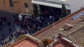 La familia Orlandi podrá entrar en el cementerio.