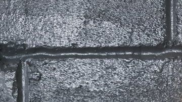 Naomi Macarthur dice que tras la cirugía estética, comenzó a sufrir "síntomas espantosos".