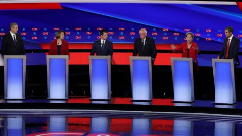Sanders y Warren recibieron varios ataques.