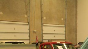 El concesionario encontró ambos Mustangs en una bodega, pero ahora vende uno en una fortuna