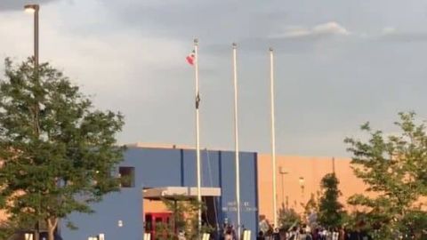 La bandera de México en una de las astas.