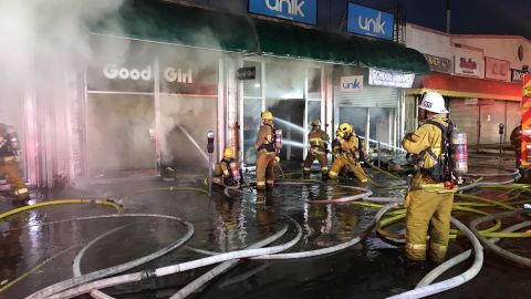 Aproximadamente 112 bomberos participaron en las labores de extinción del fuego.