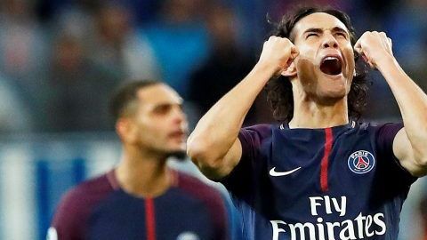Edinson Cavani festeja el gol con el que Paris Saint-Germain le empató de último minuto al Olympique de Marsella. (Foto: EFE/EPA/GUILLAUME HORCAJUELO)