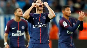 Edinson Cavani festeja el gol con el que Paris Saint-Germain le empató de último minuto al Olympique de Marsella. (Foto: EFE/EPA/GUILLAUME HORCAJUELO)