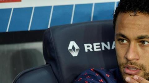 El brasileño Neymar está muy cerca y muy lejos de su sueño: volver al Barcelona