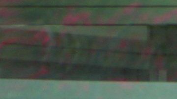 Migrantes deportados colocan sus pertenencias en bolsas, en Matamoros.