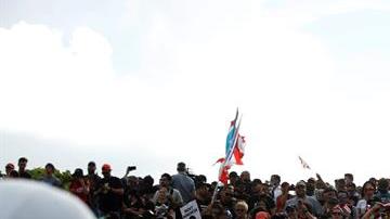Manifestantes protestan este miércoles, por quinto día consecutivo, contra el Gobernador de Puerto Rico, Ricardo Roselló, en San Juan.