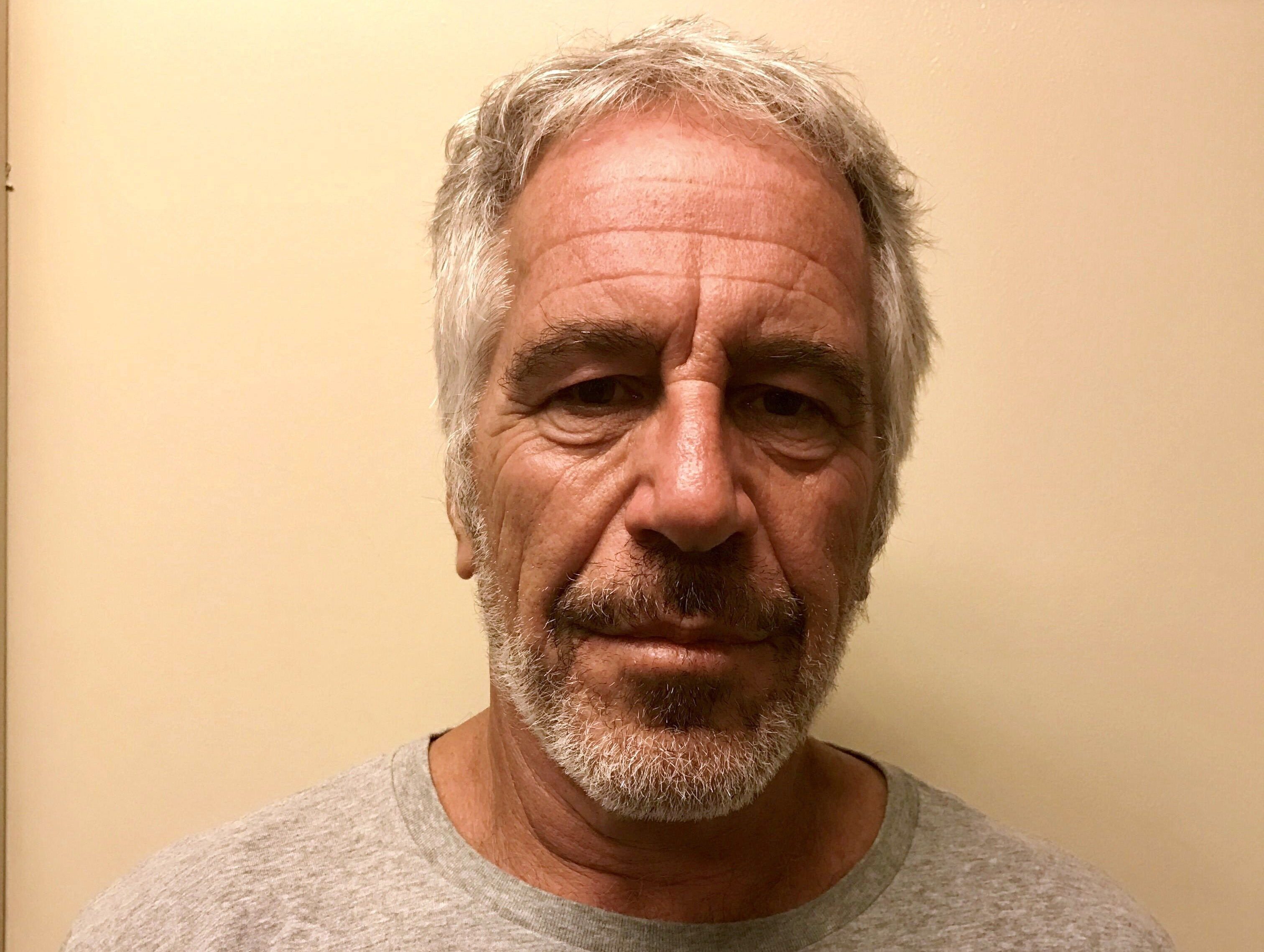 Trillizas francesas de 12 años, uno de los regalos de cumpleaños que  recibió Jeffrey Epstein - El Diario NY