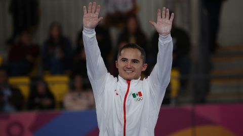 El mexicano dio la sorpresa al colocarse en lo más alto del podio venciendo al brasileño Arthur Zanetti y al argentino Federico Martín Molinari