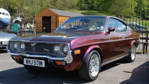 Este Mazda RX-4 no fue el que se encontró en Alaska pero con algo de restauración pudiera lucir idéntico