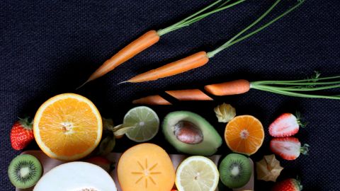 Las frutas y verduras orgánicas son más caras, pero puede valer la pena.