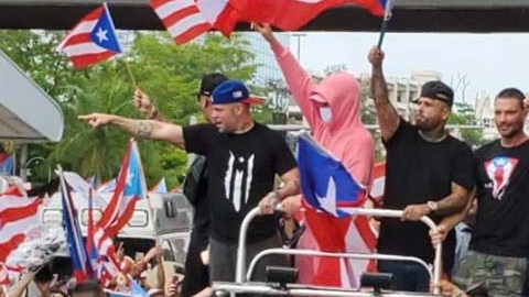 Residente, Nicky Jam, Bad Bunny, Tommy Torres, Wisin y Julián Gil encabezan la caravana.