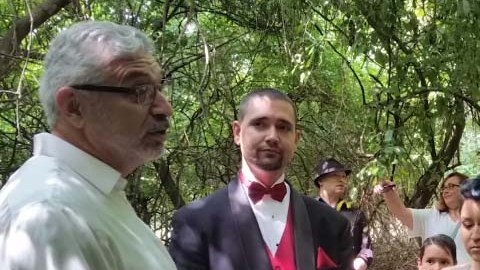 El trío se casó simbólicamente en el 2016.