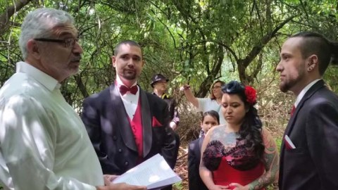 El trío se casó simbólicamente en el 2016.